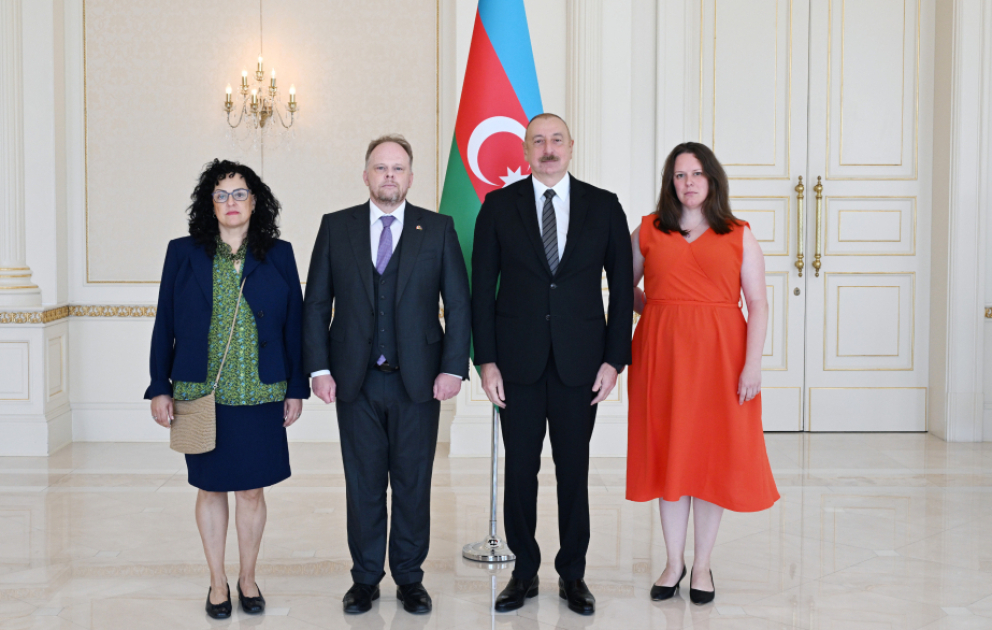 Präsident Ilham Aliyev empfängt neuen Botschafter von Kanada zur Entgegennahme seines Beglaubigungsschreibens AKTUALISIERT VIDEO