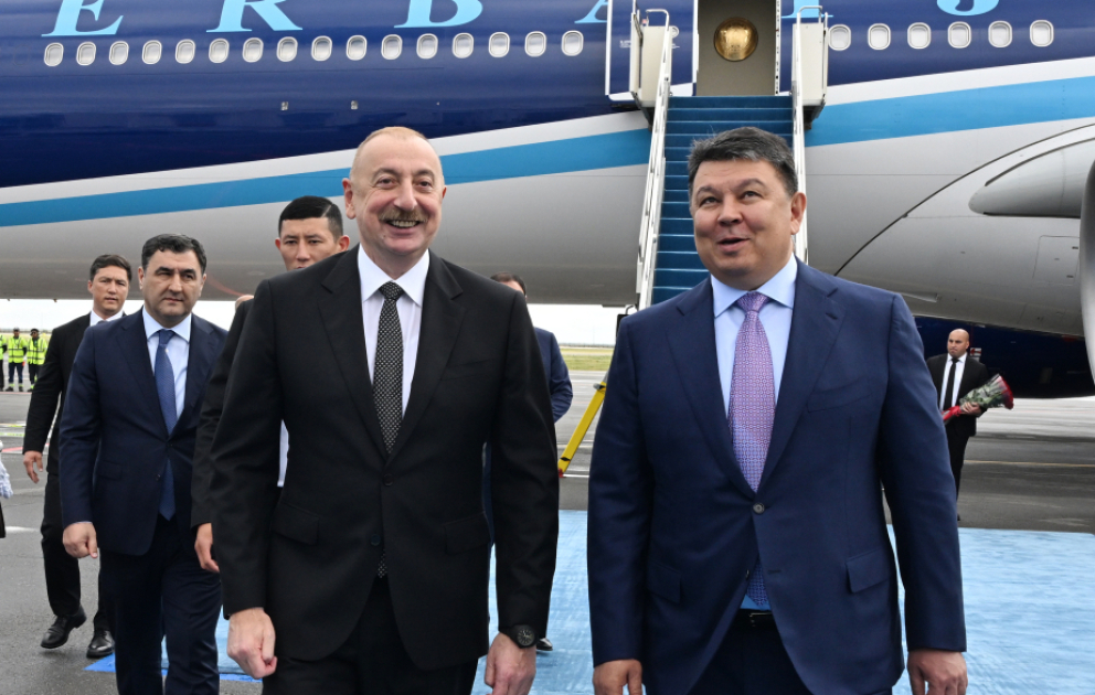 Präsident Ilham Aliyev zu Besuch in Kasachstan eingetroffen VIDEO