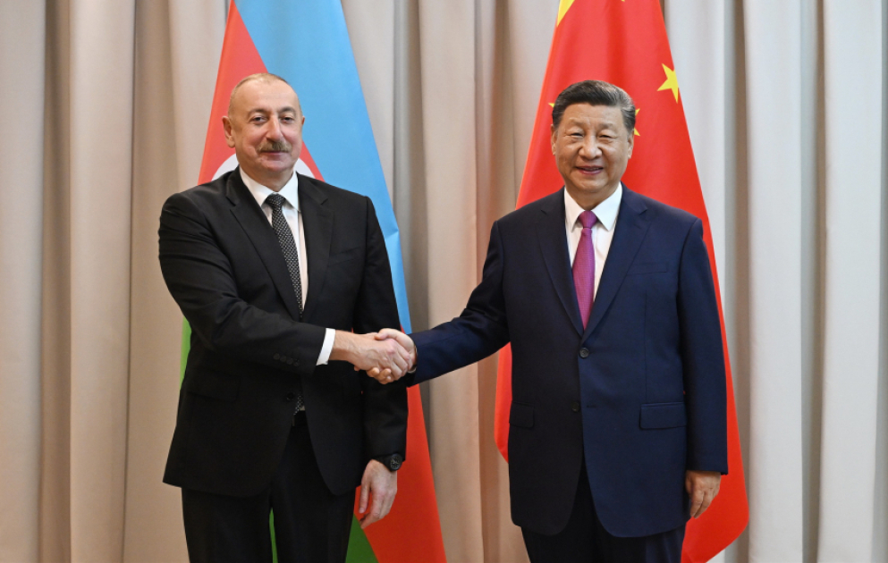 Le président azerbaïdjanais Ilham Aliyev rencontre son homologue chinois Xi Jinping à Astana  MIS A JOUR VIDEO