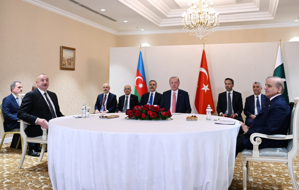 Le président azerbaïdjanais, le président turc et le Premier ministre pakistanais se réunissent à Astana  MIS A JOUR VIDEO