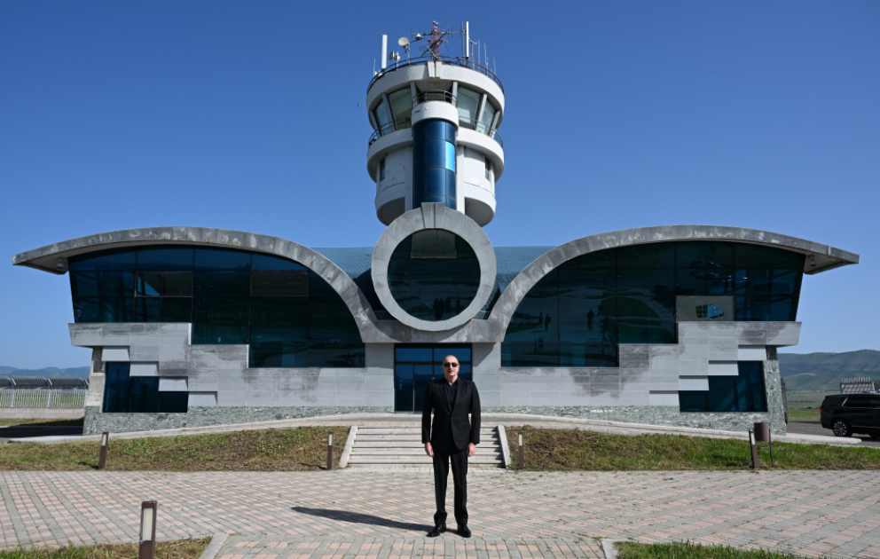 Präsident Ilham Aliyev besucht Flughafen Chodschali VIDEO