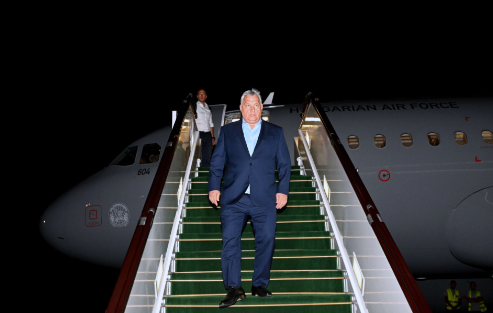 Le Premier ministre hongrois Victor Orban arrive en Azerbaïdjan VIDEO