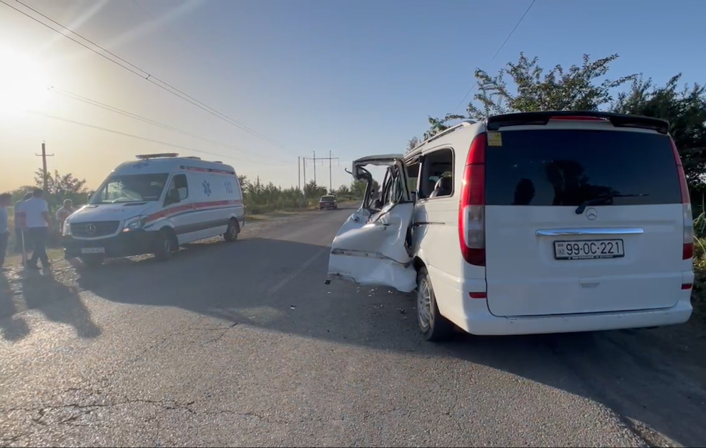 Qubada “Mercedes” traktor qoşqusu ilə toqquşub, yaralananlar var VİDEO