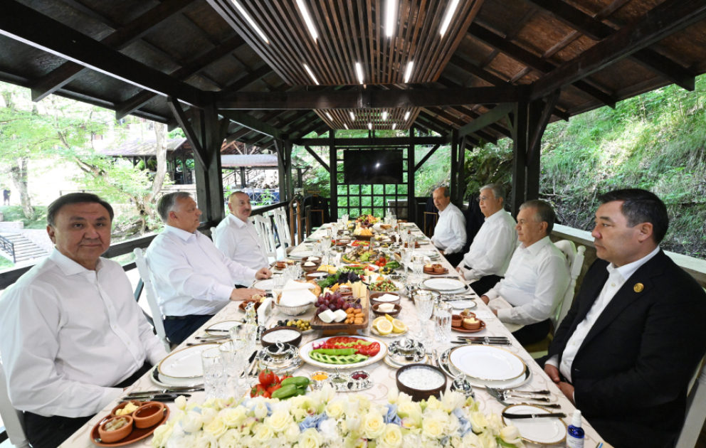 Şuşada Prezident İlham Əliyevin adından Türk Dövlətləri Təşkilatı dövlət və hökumət başçılarının şərəfinə nahar verilib VİDEO