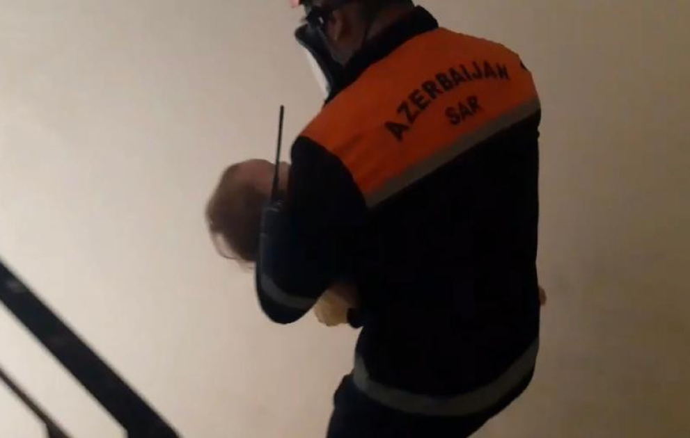 FHN: Bakıda onaltımərtəbəli binada baş verən yanğın söndürülüb-YENİLƏNİB VİDEO
