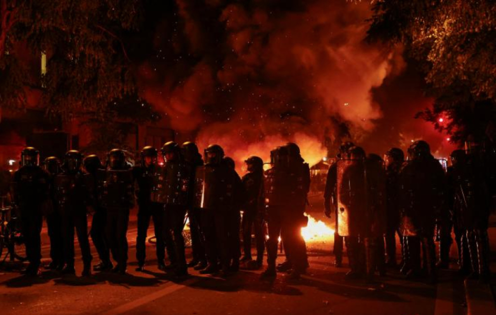 Fransa polisi etirazçılara qarşı gözyaşardıcı qaz tətbiq edib VİDEO
