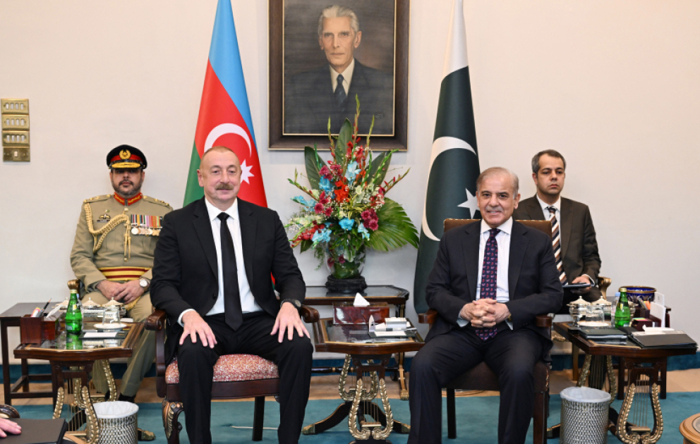 İslamabadda Azərbaycan Prezidenti İlham Əliyevin Pakistanın Baş naziri Məhəmməd Şahbaz Şərif ilə məhdud tərkibdə görüşü olub  YENİLƏNİB VİDEO