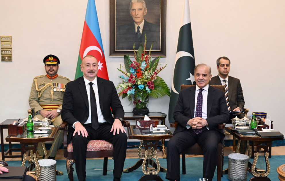 President of Azerbaijan Ilham Aliyev held meeting with Prime Minister of Pakistan Muhammad Shehbaz Sharif in limited format in Islamabad VIDEO