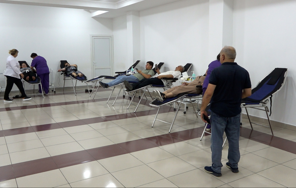 Министерство здравоохранения: В рамках акций по добровольной сдаче крови в день Ашуры было собрано 1040 литров крови ВИДЕО