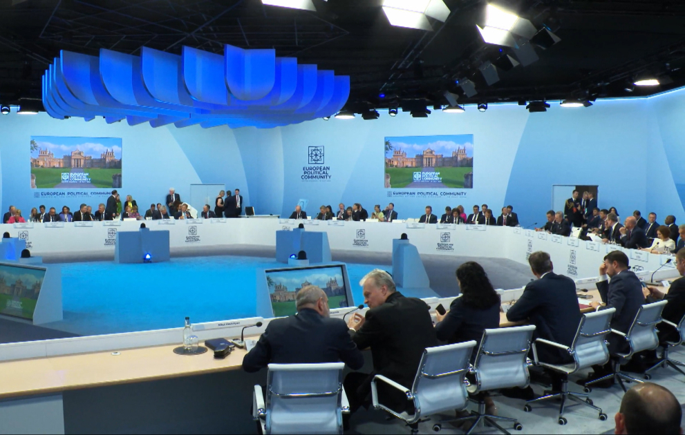 Präsident Ilham Aliyev nimmt an Abschlussplenarsitzung des 4. Gipfels der Europäischen Politischen Gemeinschaft teil VIDEO
