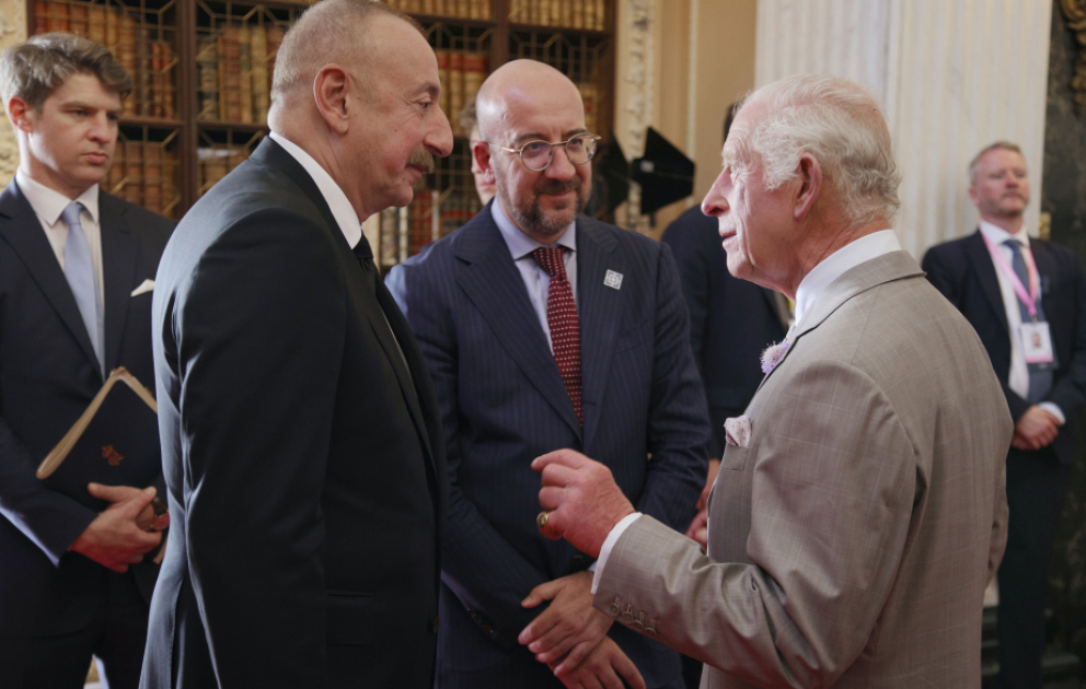 Präsident Ilham Aliyev nimmt an offiziellem Empfang zu Ehren von Gipfelteilnehmern in Oxford teil VIDEO