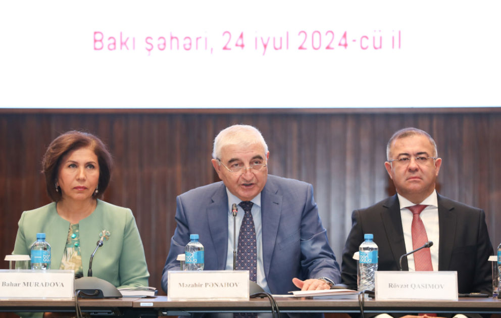 Milli Məclisə seçkilərdə qadınların fəallığının yüksəldilməsinə həsr olunan dəyirmi masa keçirilib YENİLƏNİB VİDEO