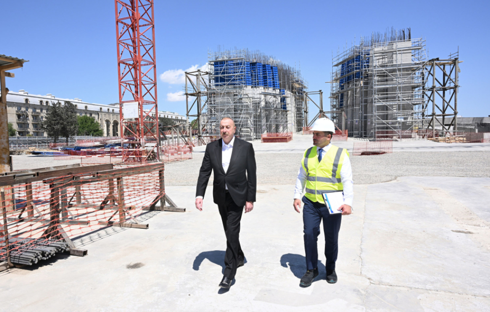 Prezident İlham Əliyev Bakıda Zəfər parkında aparılan tikinti işləri ilə tanış olub VİDEO