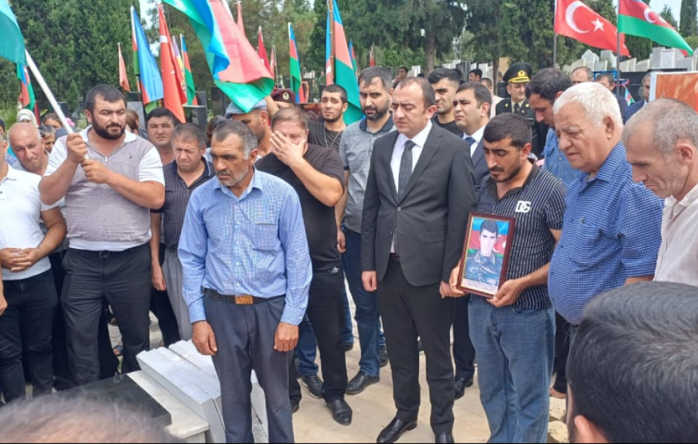 Şəhid Surxay Məmmədovun nəşinin qalıqları Gəncədə torpağa tapşırılıb VİDEO