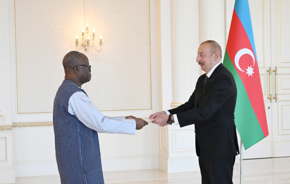 Neuer Botschafter von Burkina Faso in Aserbaidschan überreicht Präsident Ilham Aliyev sein Beglaubigungsschreiben AKTUALISIERT VIDEO