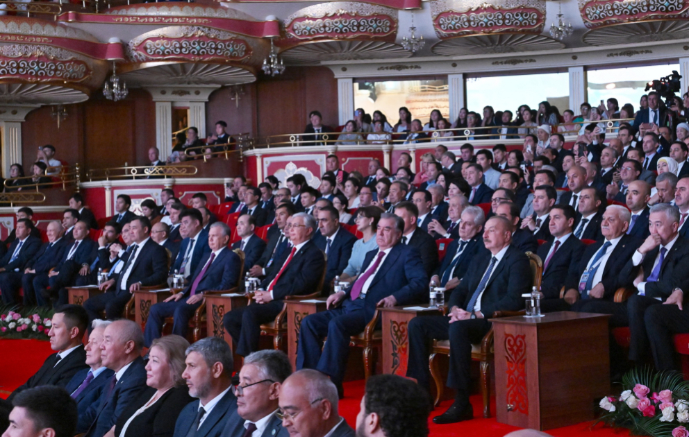 Le président Ilham Aliyev participe à un concert de gala à Astana VIDEO