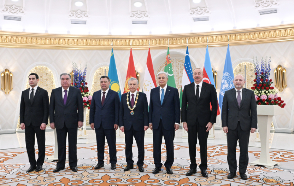 Astana: Präsident Ilham Aliyev nimmt an Zeremonie zur Auszeichnung von Präsident Shavkat Mirziyoyev teil VIDEO