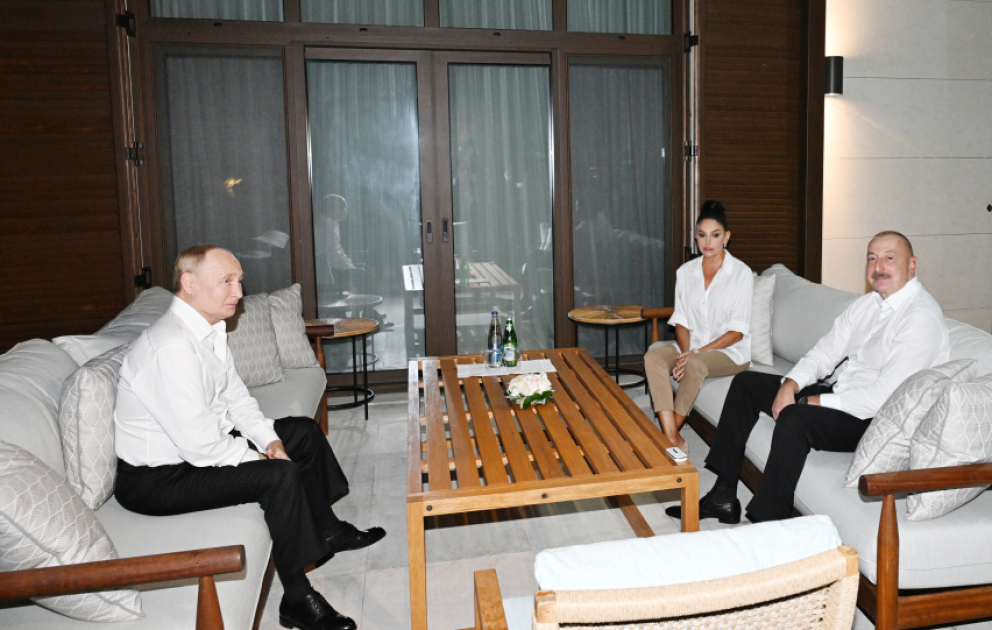 President Ilham Aliyev and First Lady Mehriban Aliyeva had a dinner at their home with President of Russia Vladimir Putin VIDEO