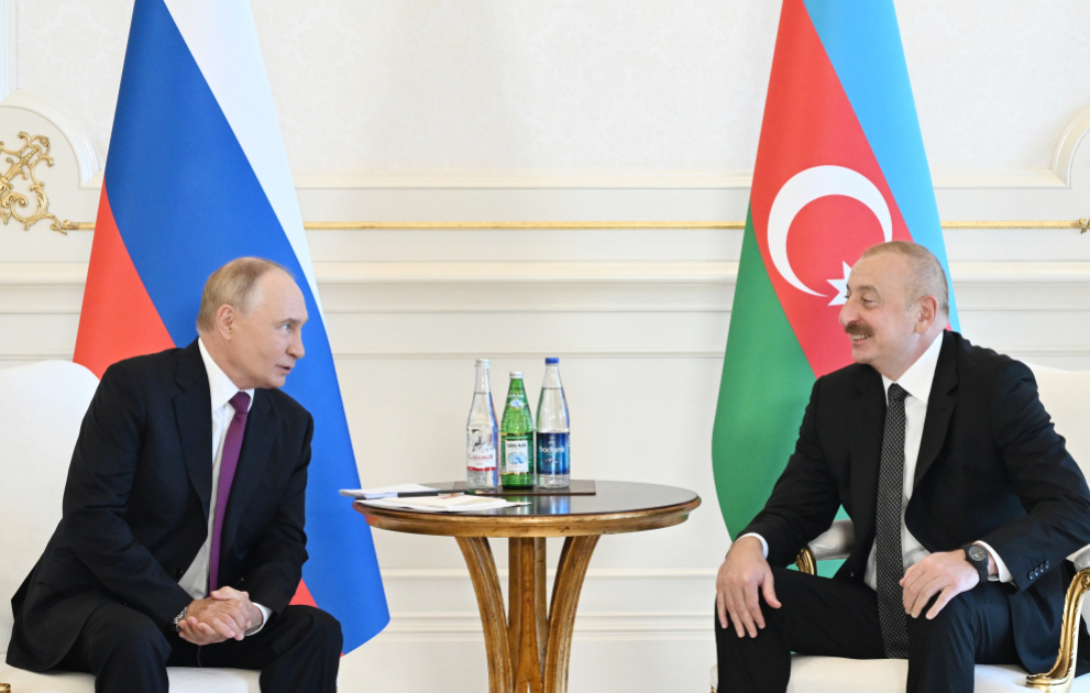 Präsident Aliyev und Präsident Putin treffen sich unter vier Augen VIDEO