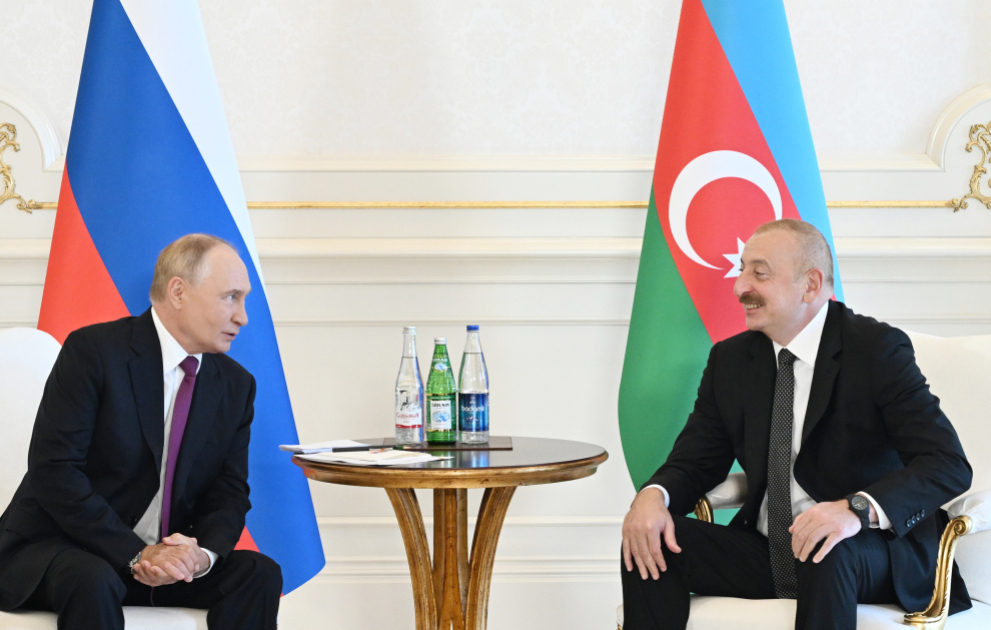 Réunion restreinte des présidents Ilham Aliyev et Vladimir Poutine MIS A JOUR VIDEO