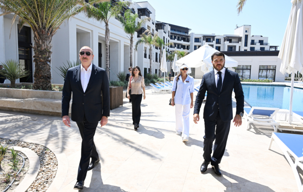 Präsident Ilham Aliyev und First Lady Mehriban Aliyeva nehmen an der Einweihung der LANDAU-Schule und des Aparthotels „The Grand“ im Sea Breeze Resort teil VIDEO