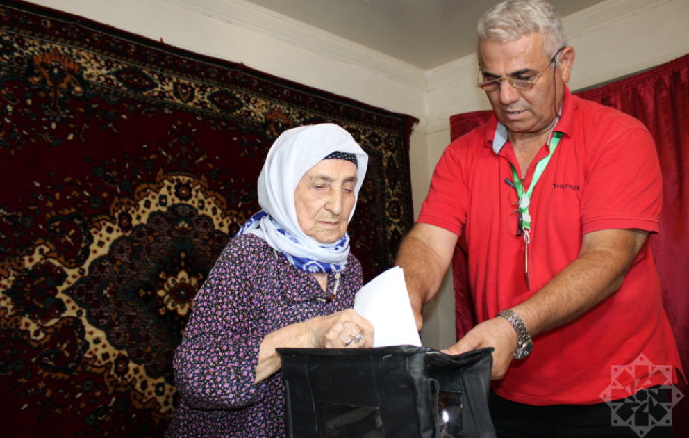 104 yaşlı Qızvəs nənə: Layiqli namizədə səs verdim VİDEO