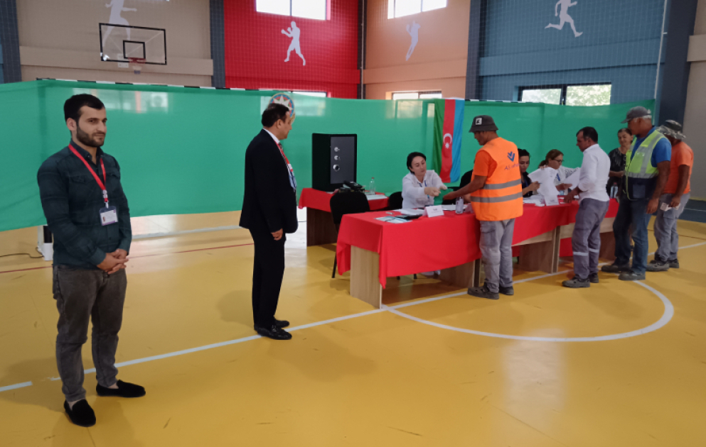 Yerli müşahidəçilər Ağalı kəndində seçki prosesini izləyiblər  FOTO VİDEO
