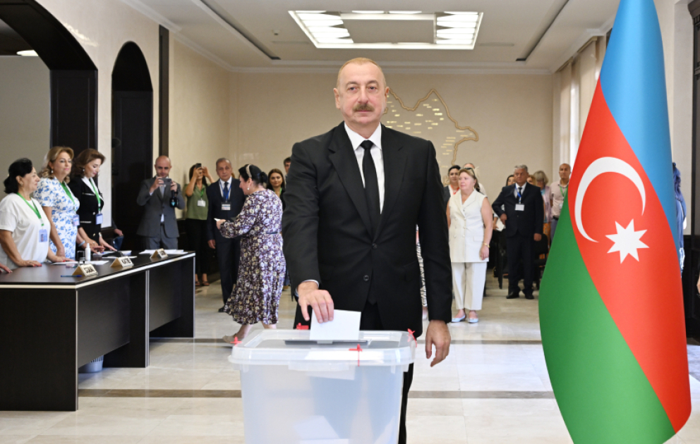 Prezident İlham Əliyev, birinci xanım Mehriban Əliyeva və qızları Leyla Əliyeva səs veriblər  YENİLƏNİB VİDEO