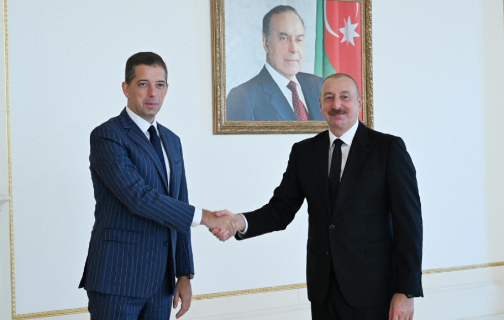 Präsident Ilham Aliyev empfängt serbischen Außenminister VIDEO