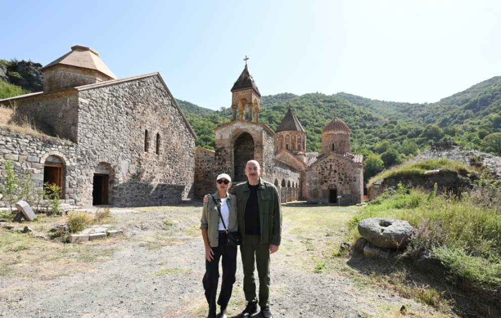 Prezident İlham Əliyev və birinci xanım Mehriban Əliyeva Kəlbəcərdəki Xudavəng monastır kompleksində olublar  YENİLƏNİB VİDEO