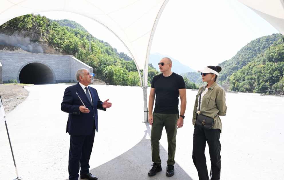 Kəlbəcərin Toğanalı-Kəlbəcər-İstisu avtomobil yolundakı 4-cü tuneldə və bu yolun 15,2 kilometrlik hissəsində görülən işlərlə tanışlıq  YENİLƏNİB-2 VİDEO