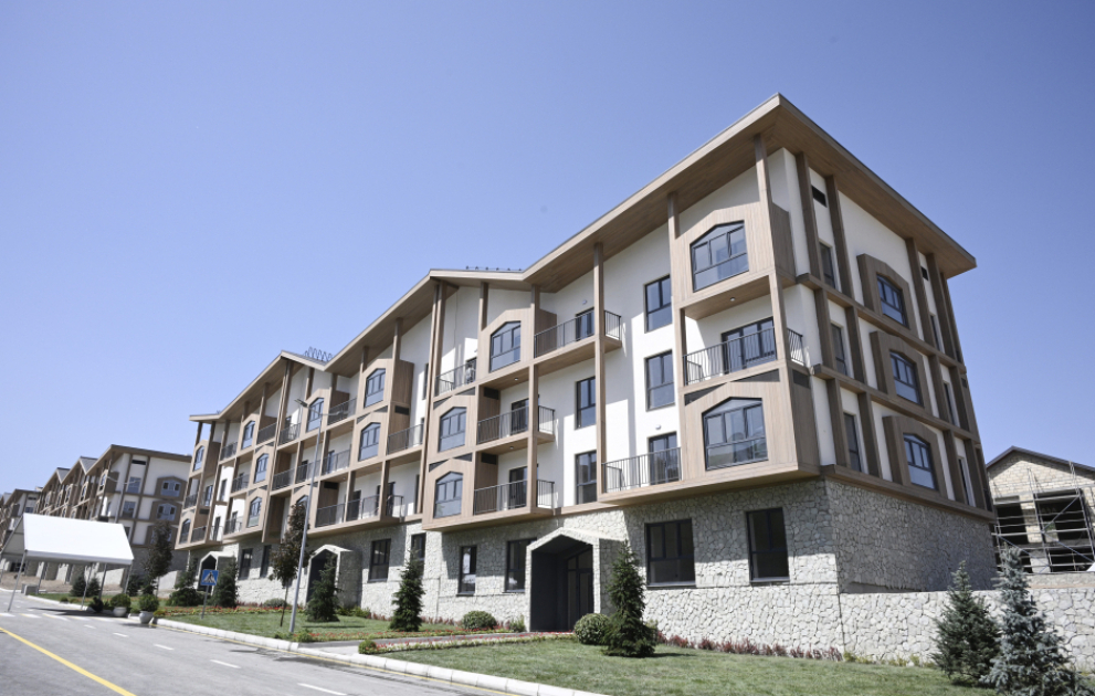 Kəlbəcər şəhərində 524 ailəlik yaşayış kompleksinin tikintisi ilə tanışlıq  YENİLƏNİB VİDEO