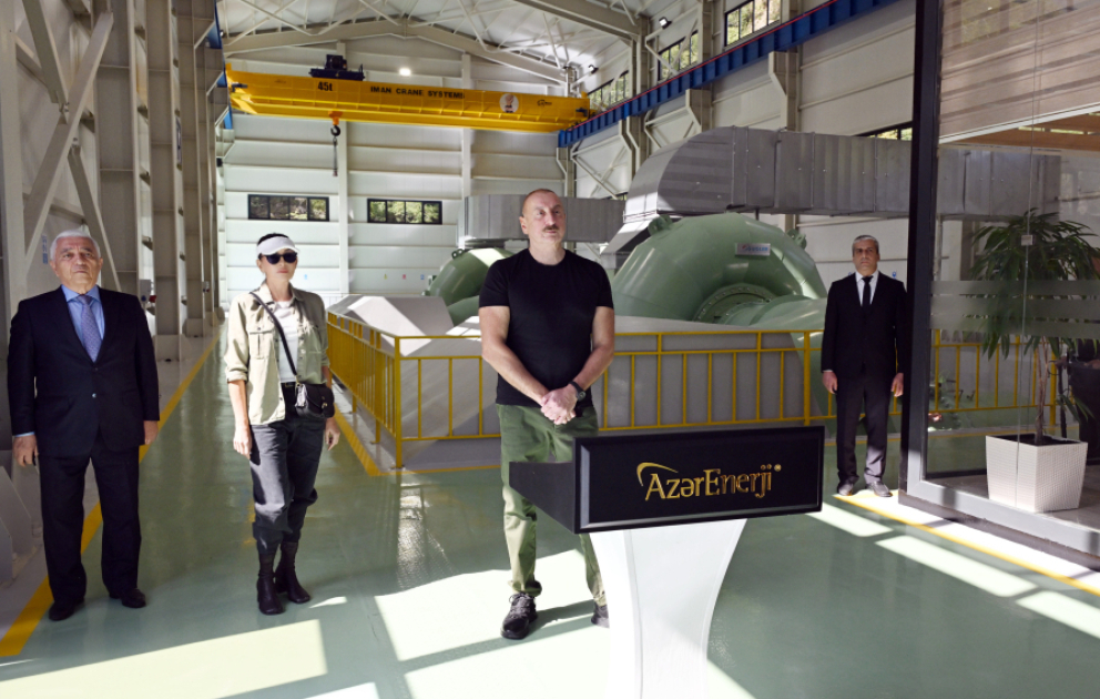 Le président Ilham Aliyev et la première dame Mehriban Aliyeva participent à l’inauguration de la centrale hydroélectrique « Youkhary Veng » située sur la rivière Terter à Kelbédjer VIDEO