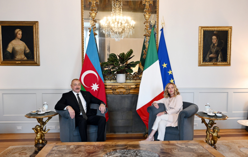 Rencontre du président azerbaïdjanais Ilham Aliyev avec la présidente du Conseil des ministres italien Giorgia Meloni à Rome VIDEO