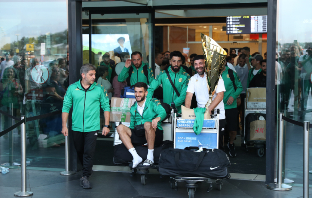 Minifutbol üzrə Çempionlar Liqasının qalibi olan Azərbaycan komandası Vətənə qayıdıb VİDEO