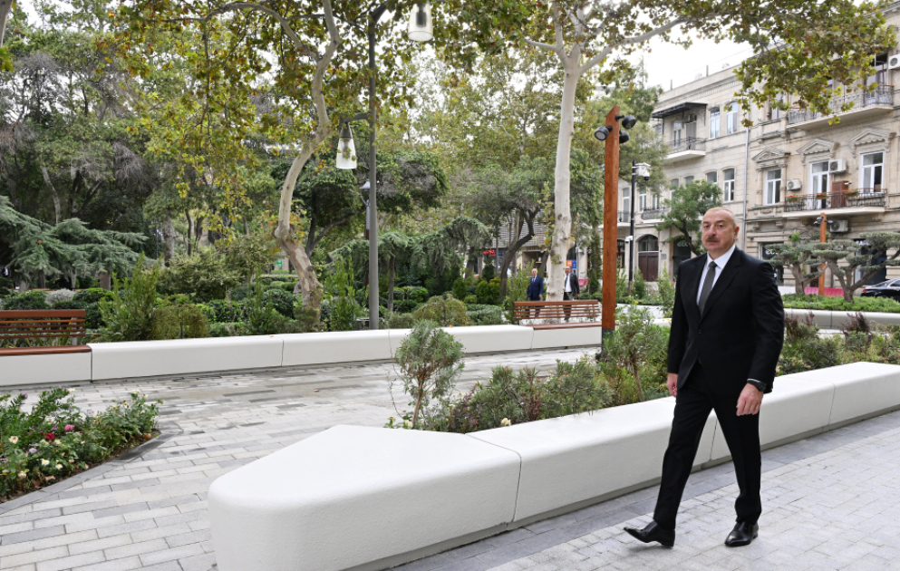 Prezident İlham Əliyev “Xaqani” bağında və ətraf ərazilərdə aparılmış abadlıq-yenidənqurma işlərindən sonra yaradılan şəraitlə tanış olub YENİLƏNİB - 2 VİDEO