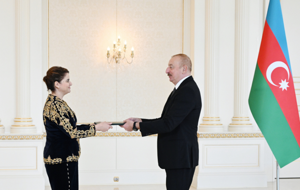 Neue Botschafterin Algeriens in Aserbaidschan überreicht Präsident Ilham Aliyev sein Beglaubigungsschreiben AKTUALISIERT VIDEO