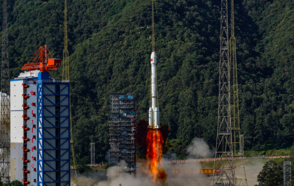Çin “BeiDou-3” naviqasiya sistemi üçün 2 ehtiyat peyki orbitə çıxarıb VİDEO