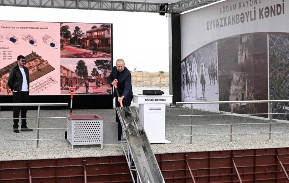 Le président Ilham Aliyev participe à la cérémonie de pose de la première pierre du village d’Eyvazkhanbeyli de la région d’Aghdam  MIS A JOUR VIDEO