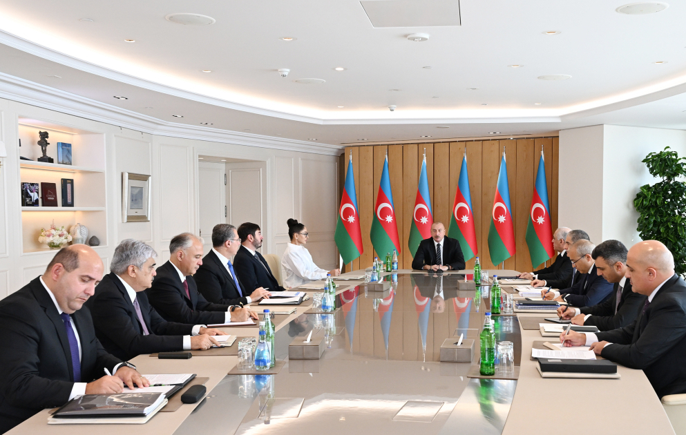 İqtisadi məsələlərə həsr olunmuş müşavirə keçirilib Prezident İlham Əliyev müşavirədə çıxış edib  YENİLƏNİB VİDEO
