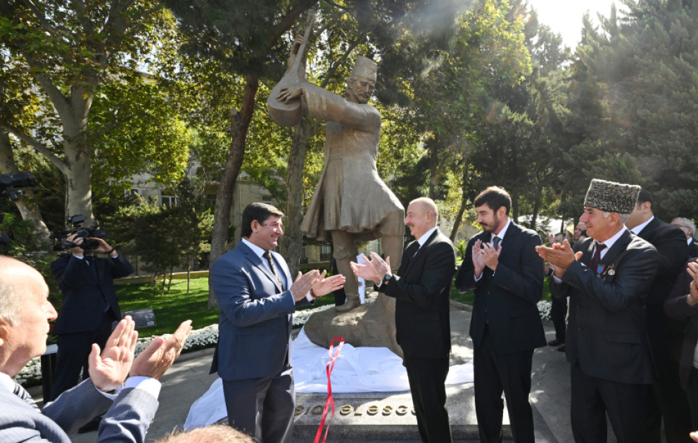 Prezident İlham Əliyev Bakıda Aşıq Ələsgərin abidəsinin açılışında iştirak edib YENİLƏNİB VİDEO