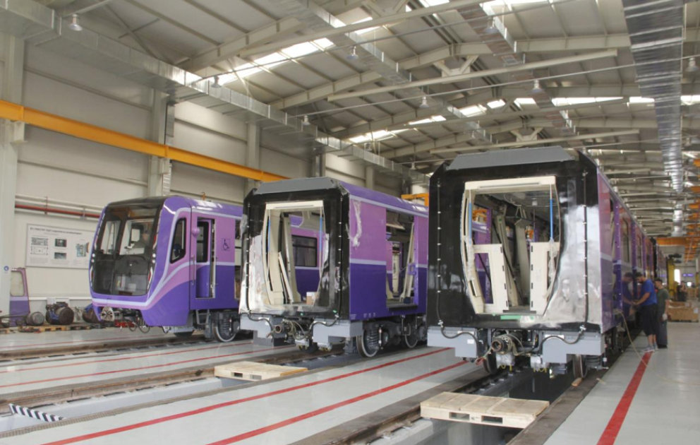 Bakı metrosu üçün sifariş edilən iki yeni qatar paytaxta çatdırılıb VİDEO
