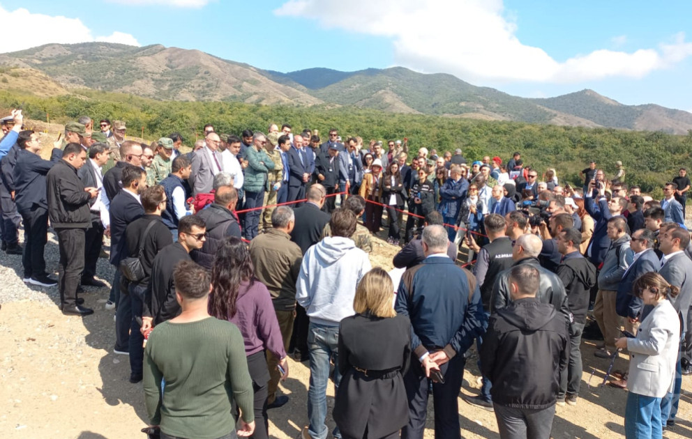 Beynəlxalq konfransın iştirakçıları Ağdərədə aşkarlanmış kütləvi məzarlığa baxış keçiriblər VİDEO