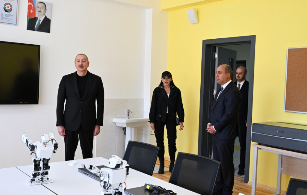 Le président de la République participe à l’inauguration d’un bâtiment scolaire à Djabraïl MIS A JOUR VIDEO