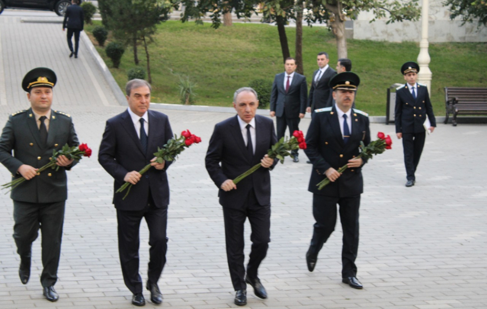 Генпрокурор Кямран Алиев посетил Мемориальный комплекс в Гяндже ВИДЕО