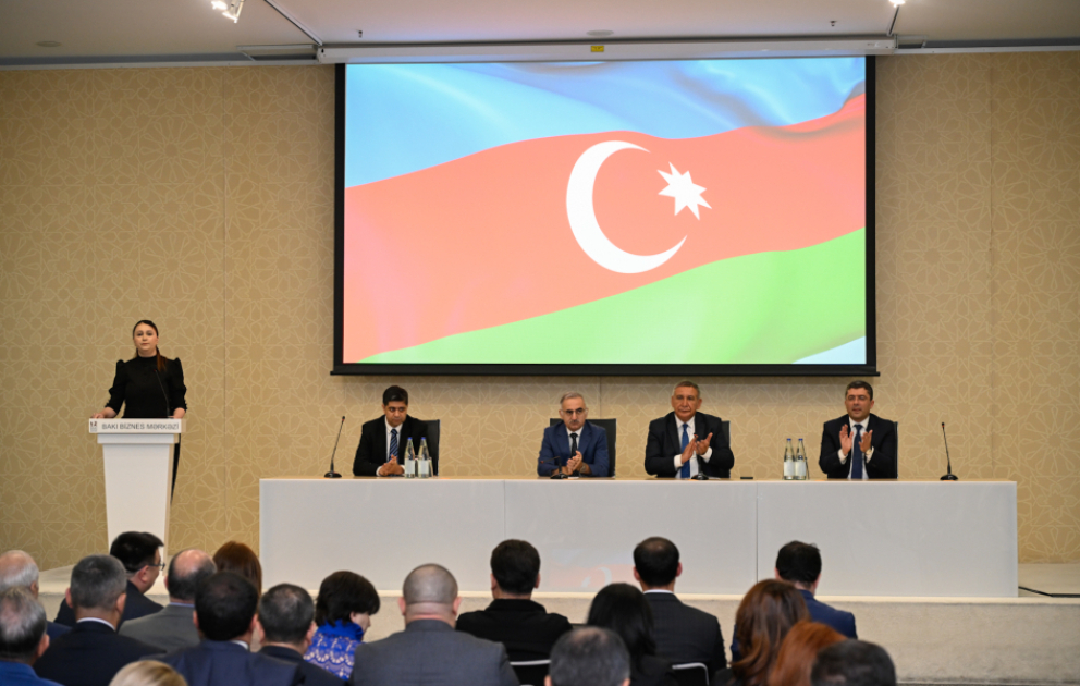 “Müasir mediada yeni trendlər: informasiya təhlükəsizliyi və peşəkarlıq meyarları” mövzusunda konfrans keçirilib - YENİLƏNİB VİDEO