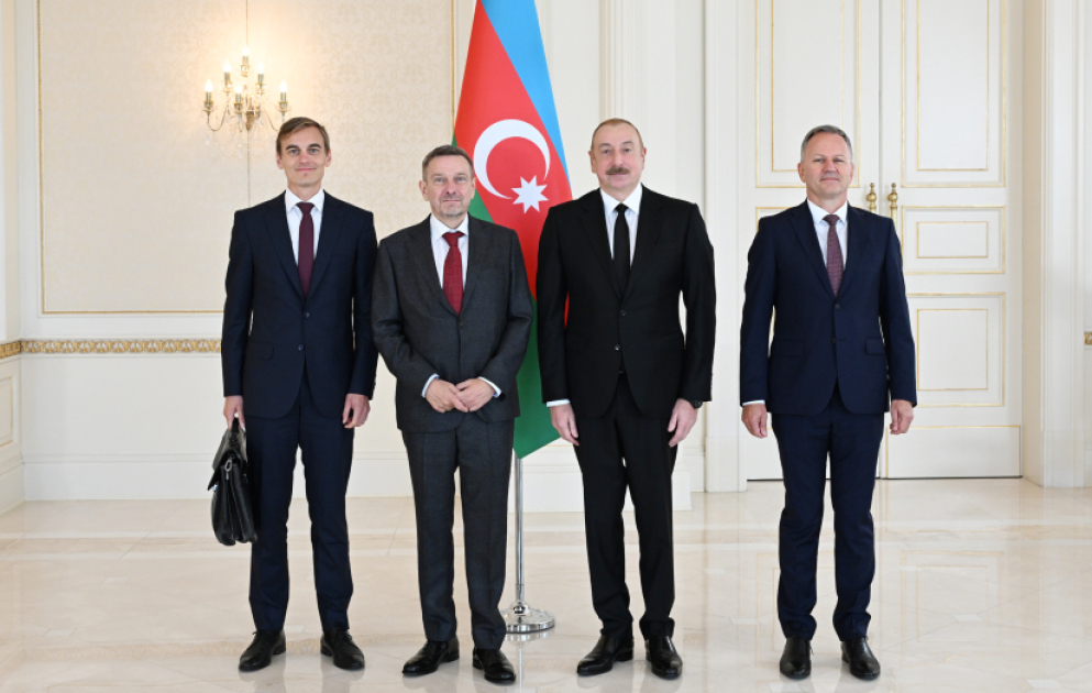 Le président de la République reçoit les lettres de créance du nouvel ambassadeur du Danemark en Azerbaïdjan MIS A JOUR VIDEO