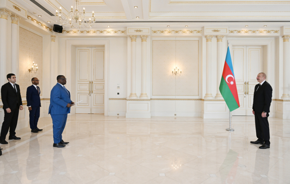 Präsident Ilham Aliyev empfängt neuen Botschafter von Benin zur Entgegennahme seines Beglaubigungsschreibens AKTUALISIERT VIDEO