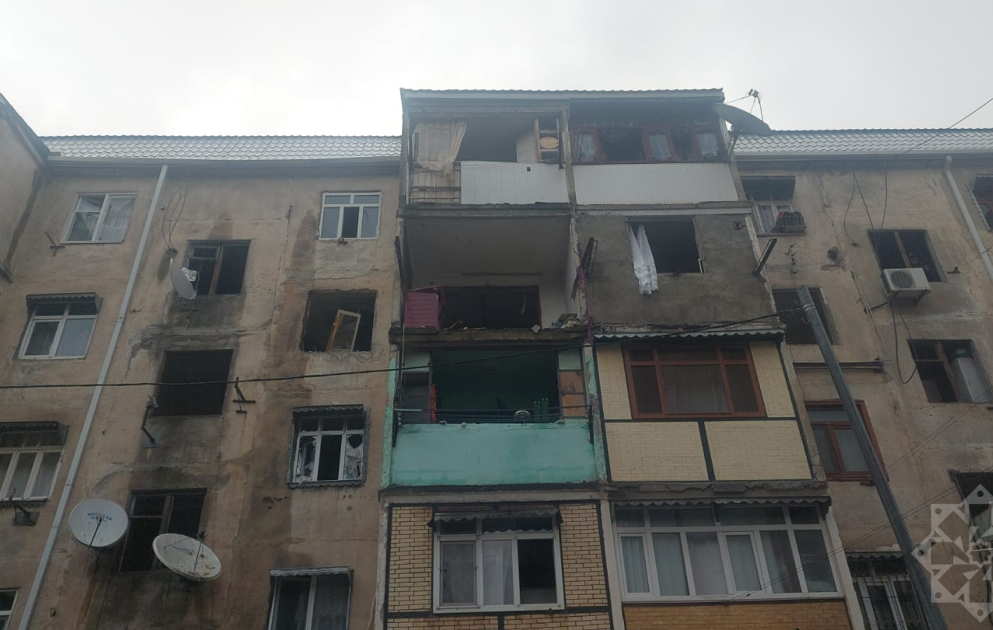 Gəncədə partlayış baş verən binada iki nəfər ölüb, yaralananlar var - YENİLƏNİB VİDEO