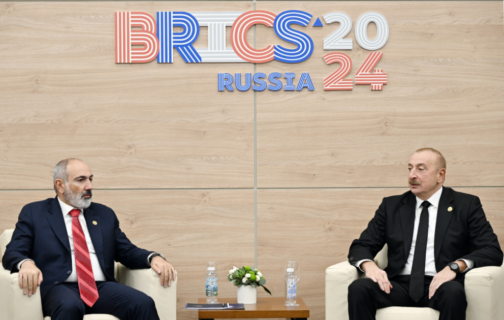Präsident Ilham Aliyev und Armeniens Premierminister Nikol Paschinjan treffen sich in Kasan AKTUALISIERT VIDEO